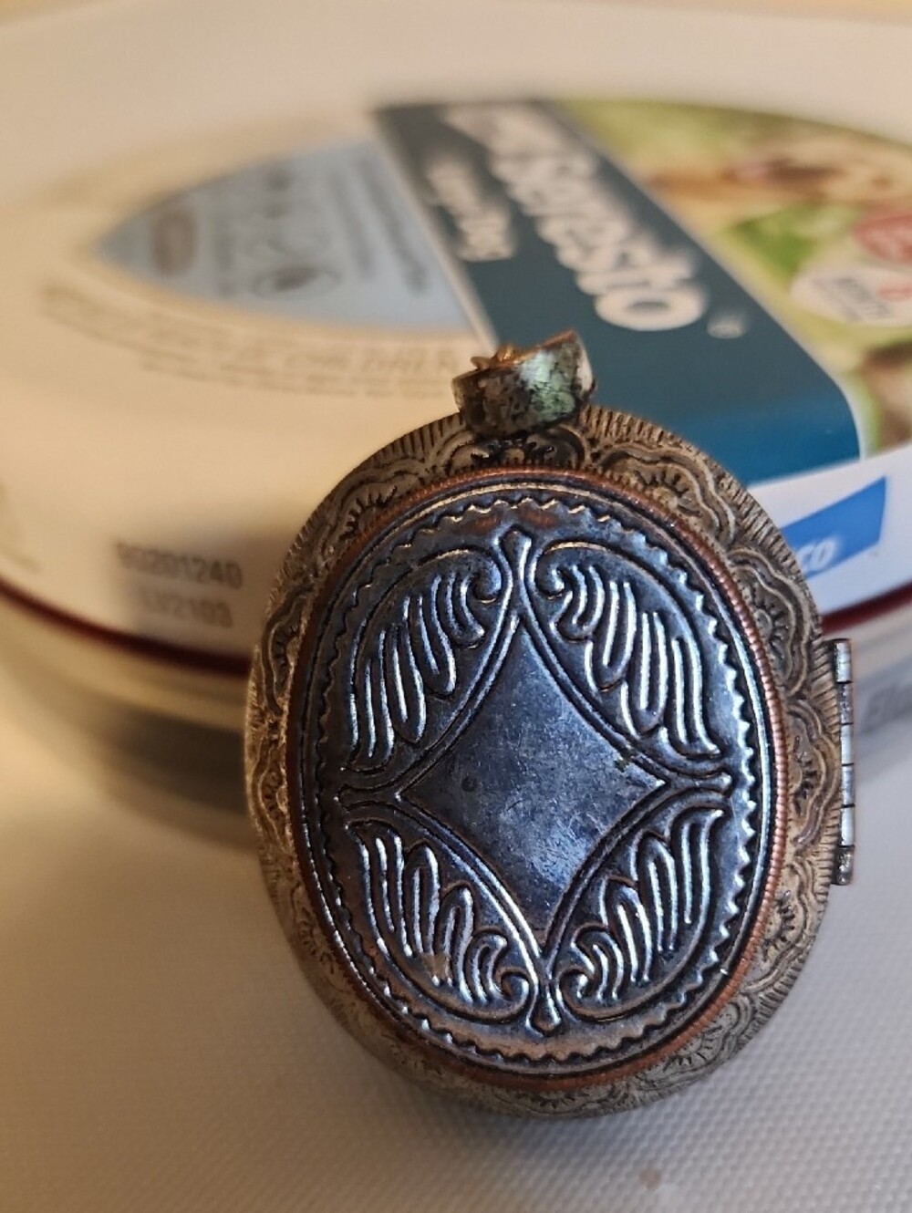 Vintage Victorian Revival Rhinestone Oval Locket Pendant - Picture 3 of 7